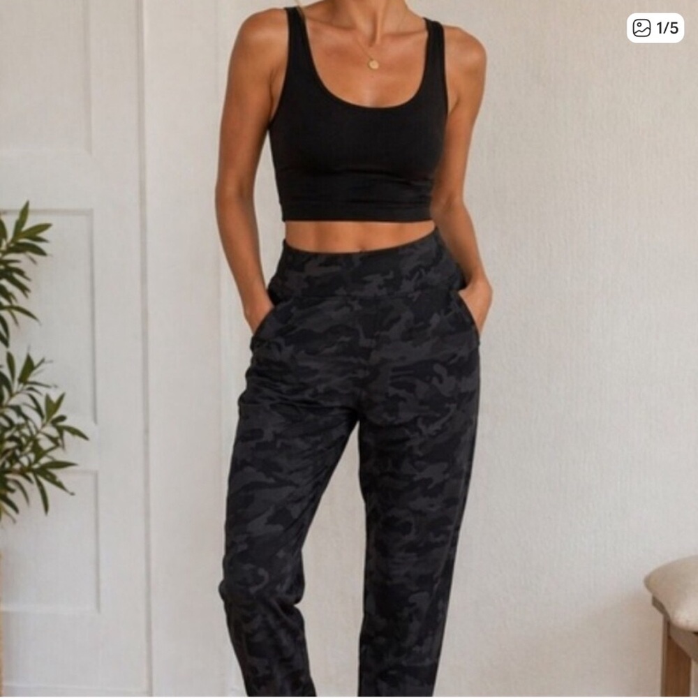 Lululemon High-Waist Black/Grey Camo Jogger Pants size 2